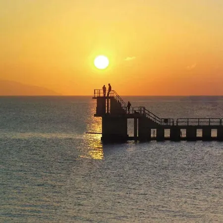 Quiet Luxury Walk To The Sea Отель типа 