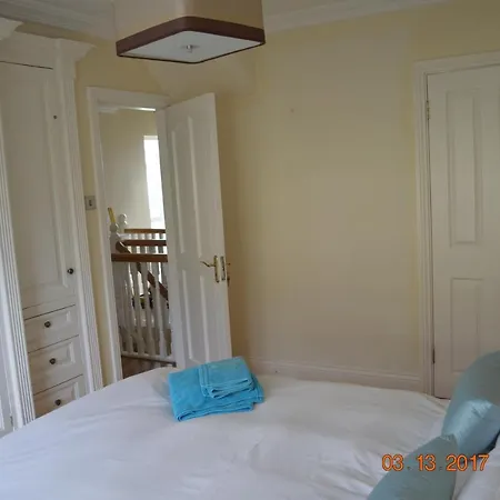 Quiet Luxury Walk To The Sea Голуэй