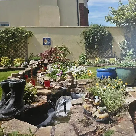 Quiet Luxury Walk To The Sea ベッド・アンド・ブレックファスト ゴールウェイ